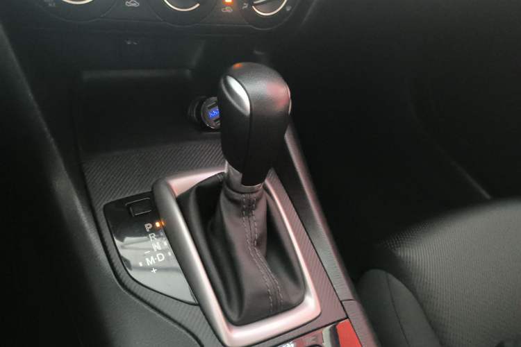 Used Mazda 3 Axela 2017 Sedan 1.5L Automatic Comfort Model Emission Standard China V Gear Lever