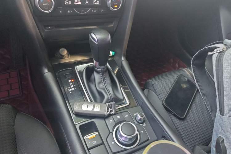 Used Mazda 3 Axela 2017 Sedan 1.5L Automatic Luxury Model Emission Standard China V Gear Lever