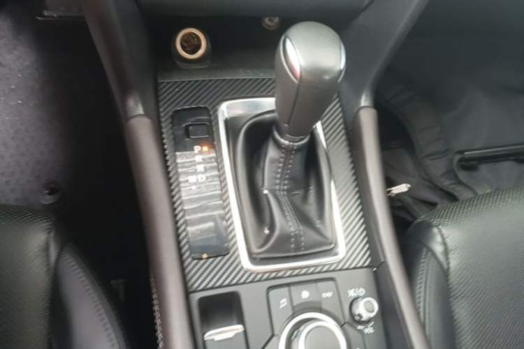 Used Mazda 3 Axela 2017 Hatchback 2.0L Automatic Sport Model China V Emission Standard Gear Lever