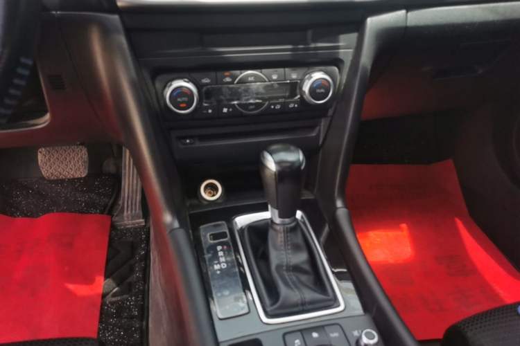 Used Mazda 3 Axela 2017 Sedan 1.5L Automatic Luxury Model Emission Standard China V Gear Lever