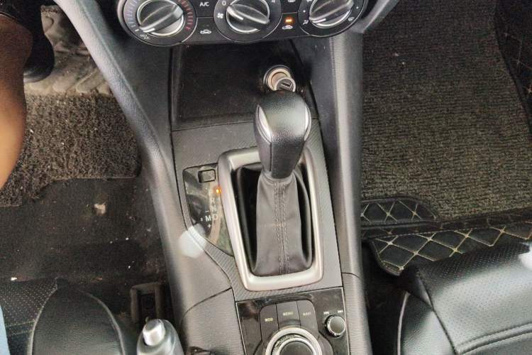Used Mazda 3 Axela 2017 Sedan 1.5L Automatic Comfort Model Emission Standard China V Gear Lever