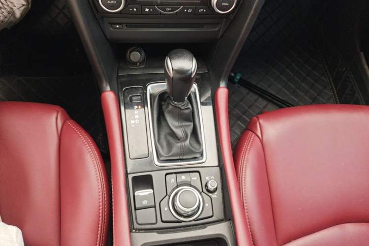 Used Mazda 3 Axela 2017 Sedan 1.5L Automatic Luxury Model Emission Standard China V Gear Lever