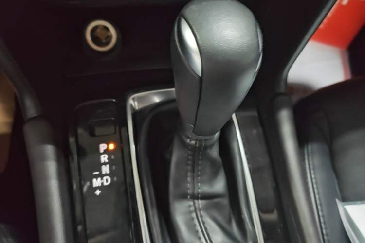 Used Mazda 3 Axela 2017 Hatchback 2.0L Automatic Sport Model China V Emission Standard Gear Lever