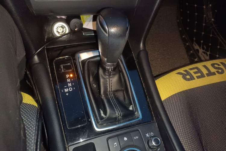 Used Mazda 3 Axela 2017 Sedan 1.5L Automatic Luxury Model Emission Standard China V Gear Lever