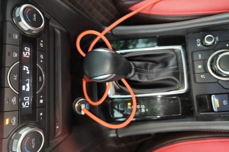 Used Mazda 3 Axela 2017 Sedan 1.5L Automatic Luxury Model China VI Standard Gear Lever