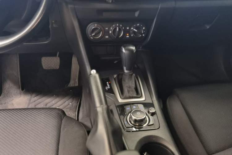 Used Mazda 3 Axela 2017 Sedan 1.5L Automatic Comfort Model Emission Standard China V Gear Lever