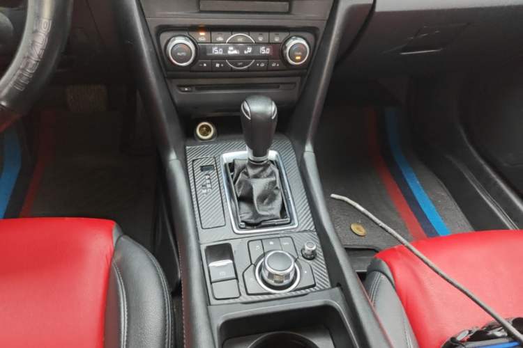 Used Mazda 3 Axela 2017 Sedan 1.5L Automatic Luxury Model Emission Standard China V Gear Lever