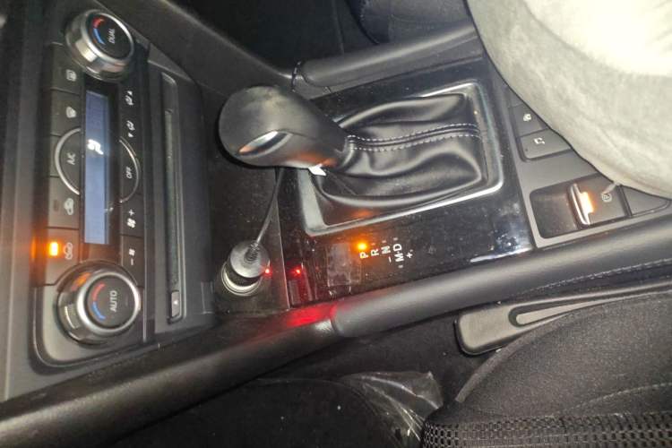 Used Mazda 3 Axela 2017 Sedan 1.5L Automatic Luxury Model China VI Standard Gear Lever