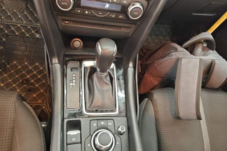 Used Mazda 3 Axela 2017 Sedan 1.5L Automatic Luxury Model Emission Standard China V Gear Lever