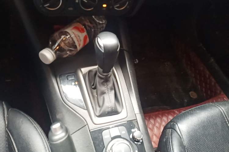 Used Mazda 3 Axela 2017 Sedan 1.5L Automatic Comfort Model Emission Standard China V Gear Lever
