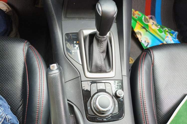 Used Mazda 3 Axela 2017 Sedan 1.5L Automatic Comfort Model Emission Standard China V Gear Lever