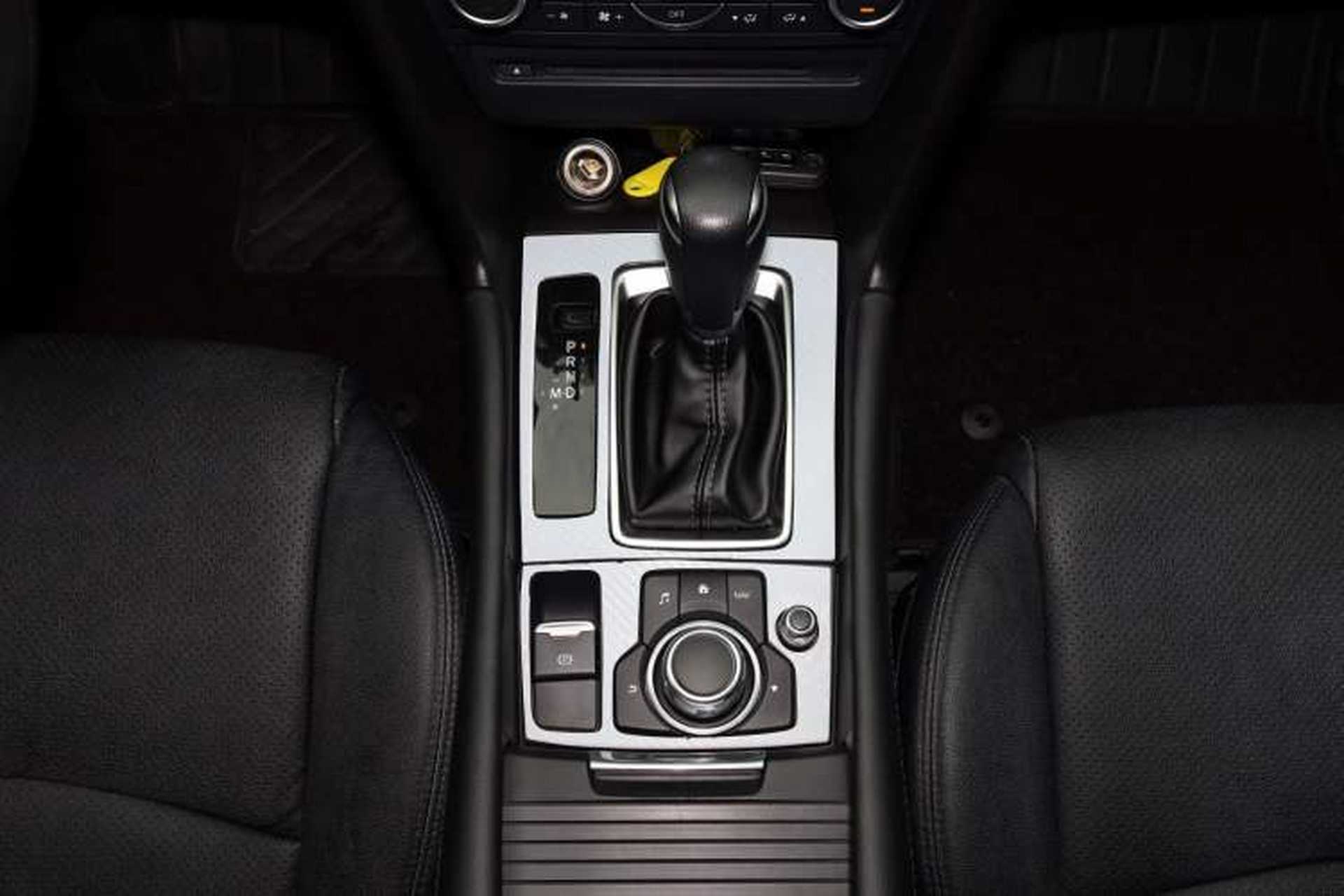 Used Mazda 3 Axela 2017 Sedan 1.5L Automatic Luxury Model China VI Standard Gear Lever