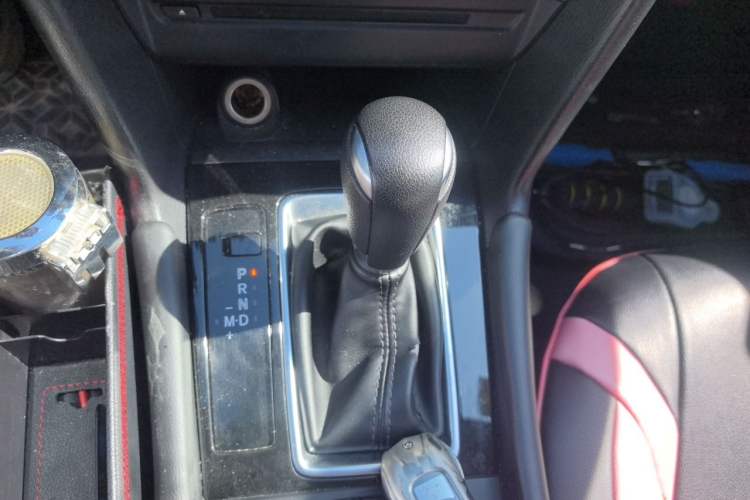 Used Mazda 3 Axela 2017 Sedan 1.5L Automatic Luxury Model Emission Standard China V Gear Lever