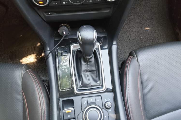 Used Mazda 3 Axela 2017 Sedan 1.5L Automatic Luxury Model Emission Standard China V Gear Lever