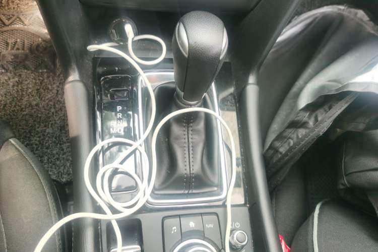 Used Mazda 3 Axela 2017 Sedan 1.5L Automatic Luxury Model China VI Standard Gear Lever
