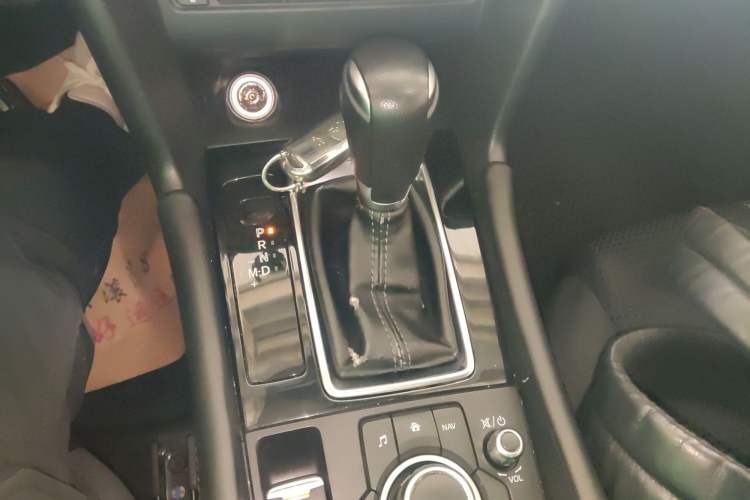 Used Mazda 3 Axela 2017 Sedan 1.5L Automatic Luxury Model Emission Standard China V Gear Lever