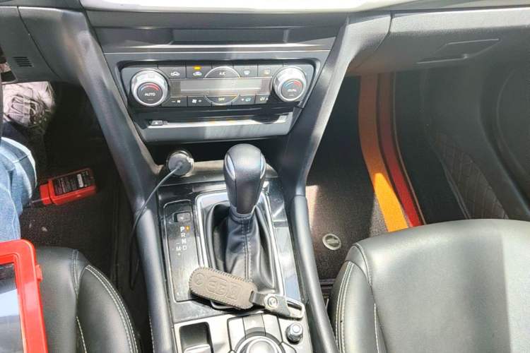 Used Mazda 3 Axela 2017 Sedan 1.5L Automatic Luxury Model Emission Standard China V Gear Lever