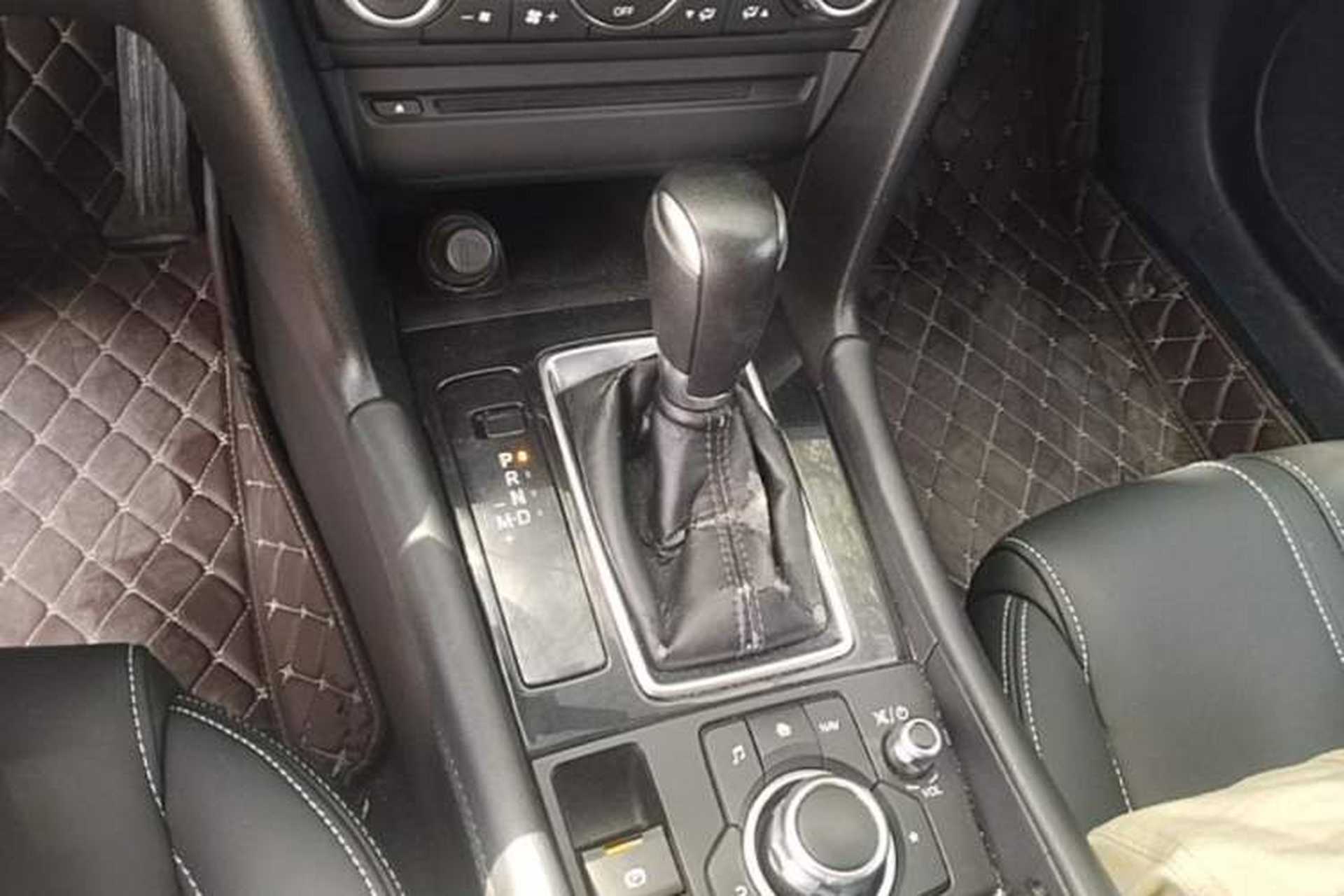 Used Mazda 3 Axela 2017 Hatchback 1.5L Automatic Luxury Model Emission Standard China V Gear Lever