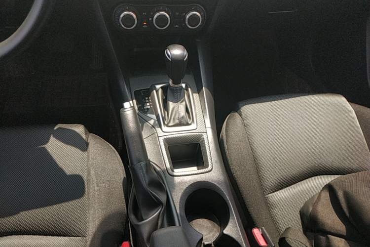 Used Mazda 3 Axela 2017 Sedan 1.5L Automatic Comfort Model Emission Standard China V Gear Lever