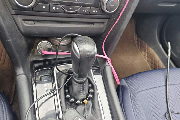 Used Mazda 3 Axela 2017 Sedan 1.5L Automatic Luxury Model Emission Standard China V Gear Lever