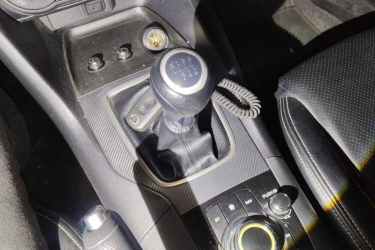Used Mazda 3 Axela 2017 Sedan 1.5L Manual Comfort Model Emission Standard China V Gear Lever