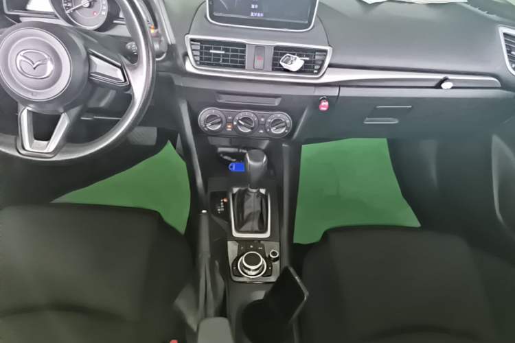 Used Mazda 3 Axela 2017 Sedan 1.5L Automatic Comfort Model Emission Standard China V Gear Lever