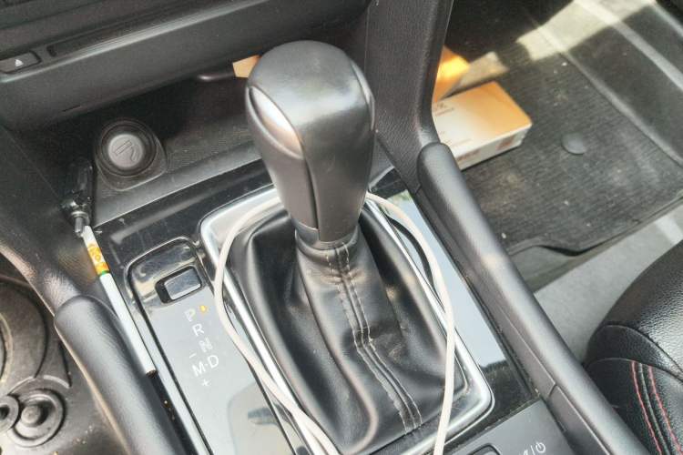 Used Mazda 3 Axela 2017 Hatchback 2.0L Automatic Luxury Model Emission Standard China V Gear Lever