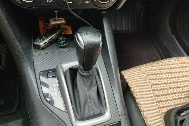 Used Mazda 3 Axela 2017 Sedan 1.5L Automatic Comfort Model Emission Standard China V Gear Lever