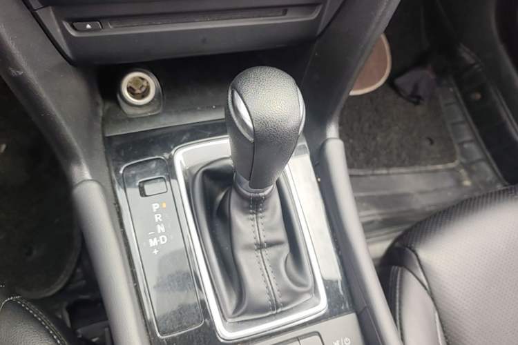 Used Mazda 3 Axela 2017 Sedan 1.5L Automatic Luxury Model Emission Standard China V Gear Lever
