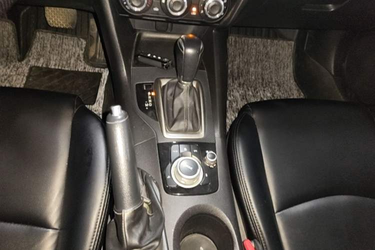 Used Mazda 3 Axela 2017 Sedan 1.5L Automatic Comfort Model Emission Standard China V Gear Lever
