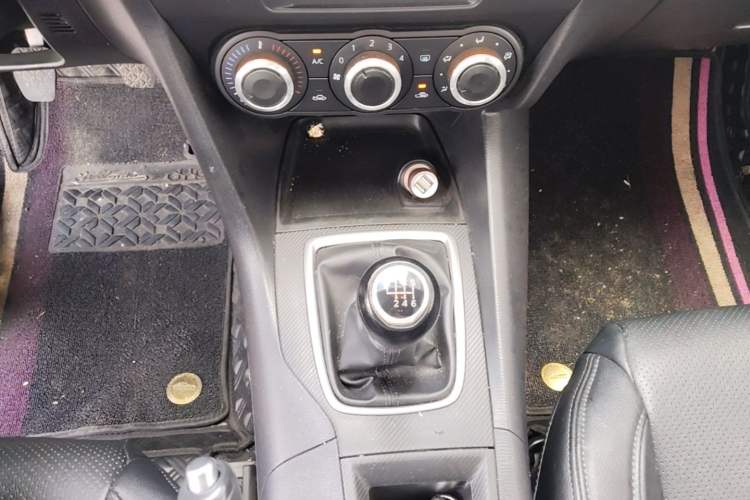 Used Mazda 3 Axela 2017 Sedan 1.5L Manual Comfort Model Emission Standard China V Gear Lever