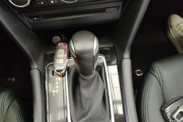 Used Mazda 3 Axela 2017 Sedan 1.5L Automatic Luxury Model Emission Standard China V Gear Lever