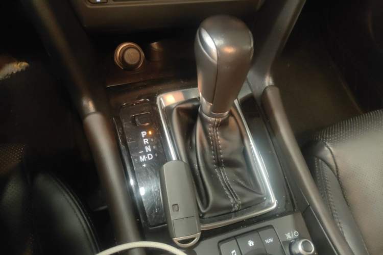Used Mazda 3 Axela 2017 Hatchback 2.0L Automatic Sport Model China V Emission Standard Gear Lever