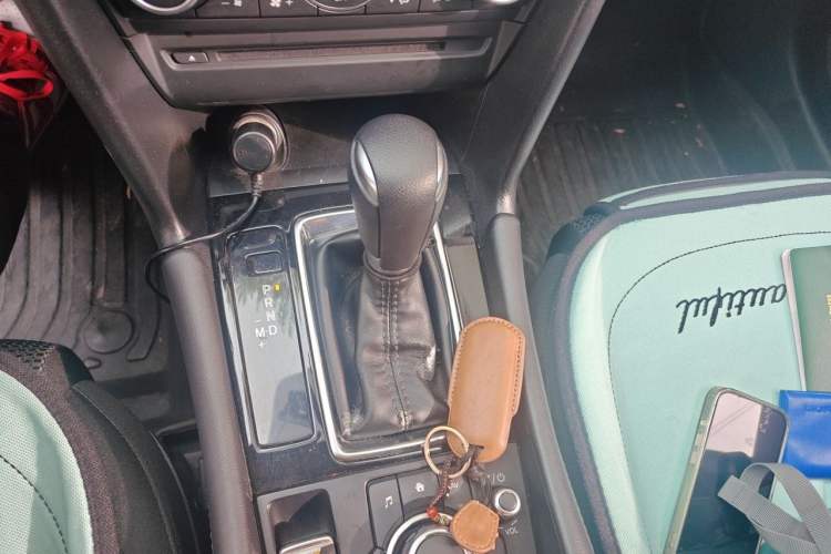 Used Mazda 3 Axela 2017 Sedan 1.5L Automatic Luxury Model Emission Standard China V Gear Lever