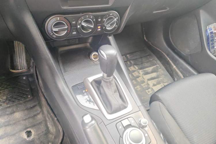 Used Mazda 3 Axela 2017 Sedan 1.5L Automatic Comfort Model Emission Standard China V Gear Lever