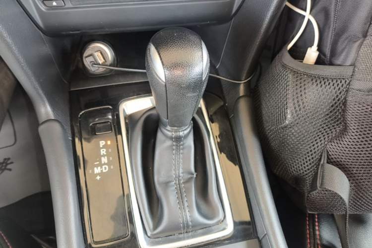 Used Mazda 3 Axela 2017 Sedan 1.5L Automatic Luxury Model Emission Standard China V Gear Lever