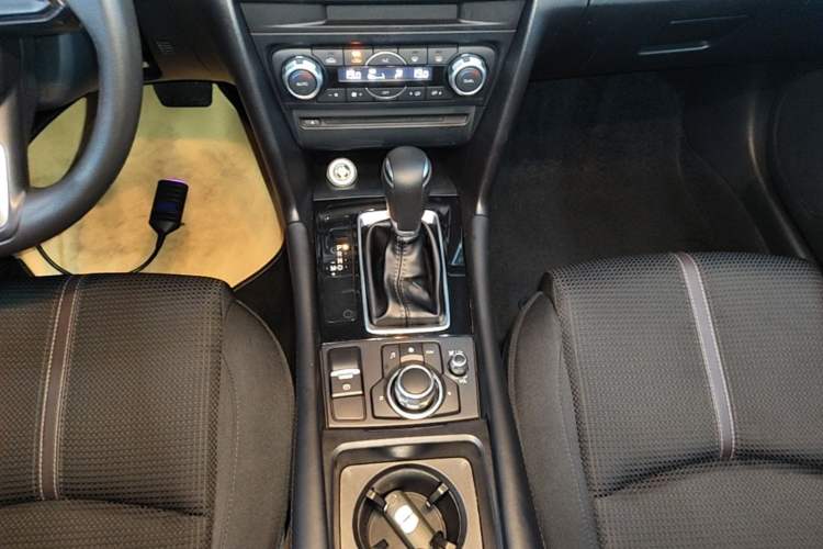 Used Mazda 3 Axela 2017 Hatchback 1.5L Automatic Luxury Model Emission Standard China V Gear Lever