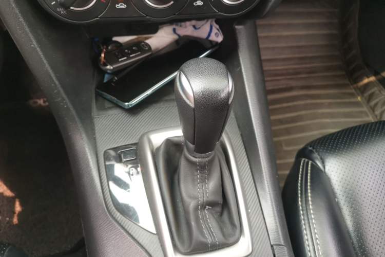 Used Mazda 3 Axela 2017 Sedan 1.5L Automatic Comfort Model Emission Standard China V Gear Lever