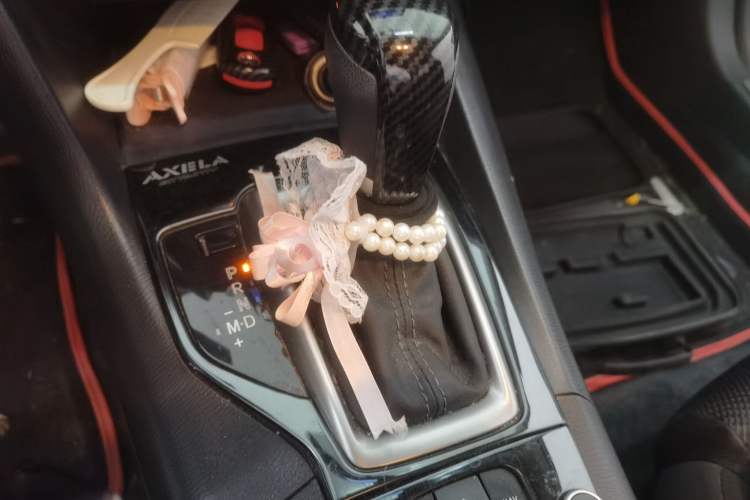 Used Mazda 3 Axela 2017 Sedan 1.5L Automatic Comfort Model Emission Standard China V Gear Lever