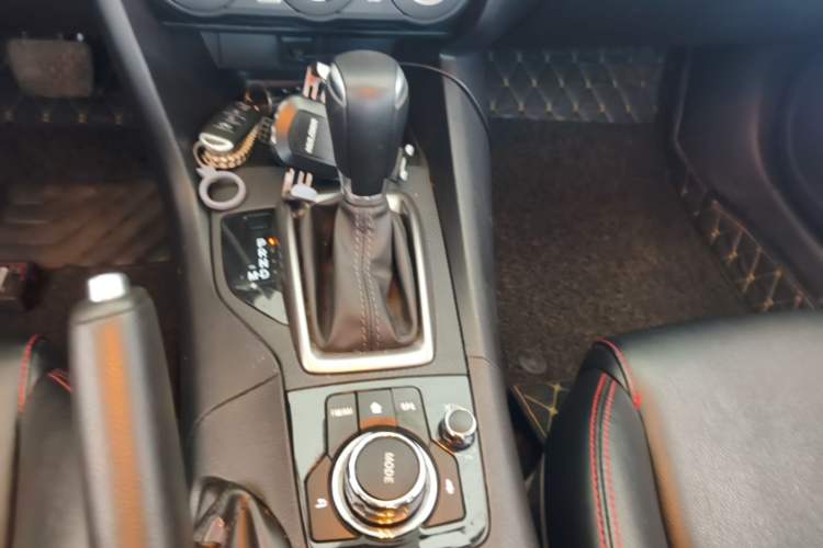 Used Mazda 3 Axela 2017 Sedan 1.5L Automatic Comfort Model Emission Standard China V Gear Lever