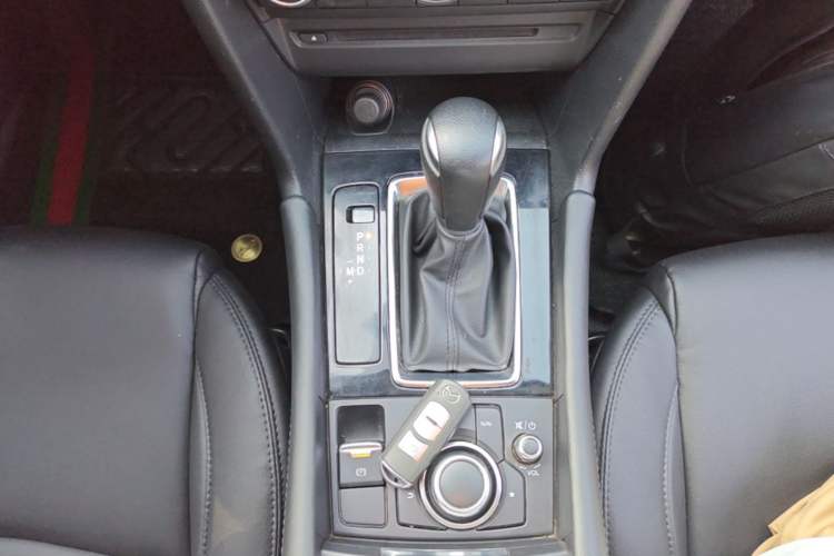 Used Mazda 3 Axela 2017 Sedan 1.5L Automatic Luxury Model Emission Standard China V Gear Lever