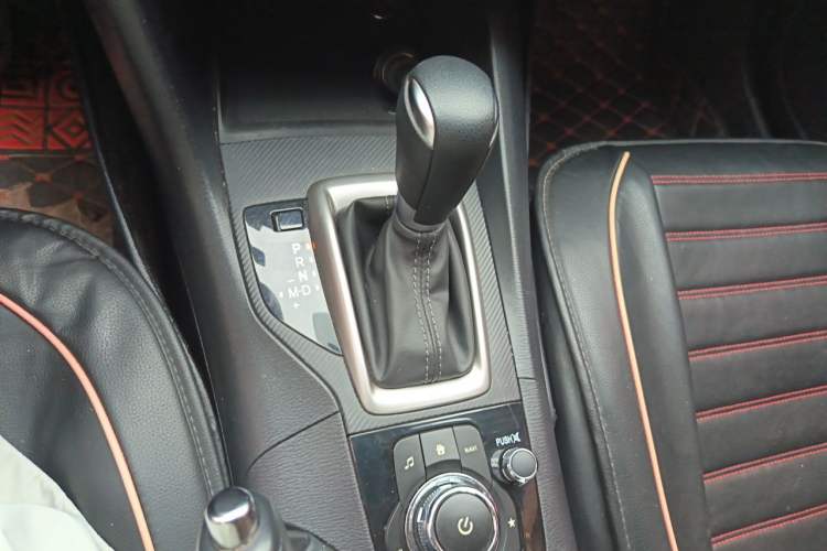 Used Mazda 3 Axela 2017 Sedan 1.5L Automatic Comfort Model Emission Standard China V Gear Lever