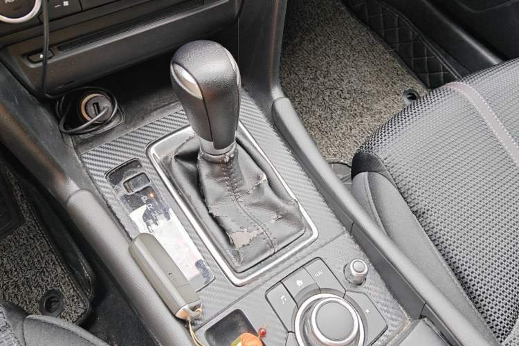 Used Mazda 3 Axela 2017 Sedan 1.5L Automatic Luxury Model Emission Standard China V Gear Lever