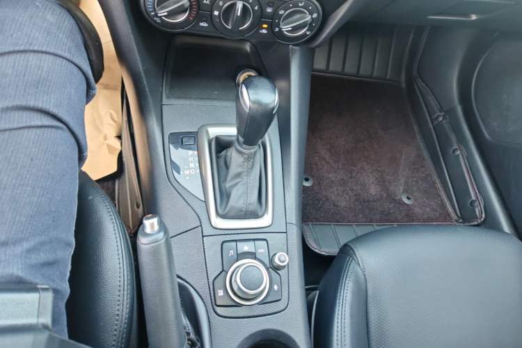 Used Mazda 3 Axela 2017 Sedan 1.5L Automatic Comfort Model Emission Standard China V Gear Lever