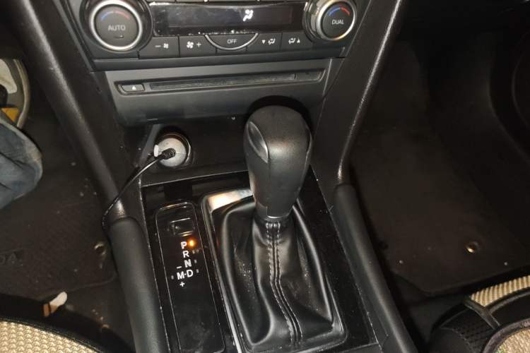 Used Mazda 3 Axela 2017 Sedan 1.5L Automatic Luxury Model Emission Standard China V Gear Lever