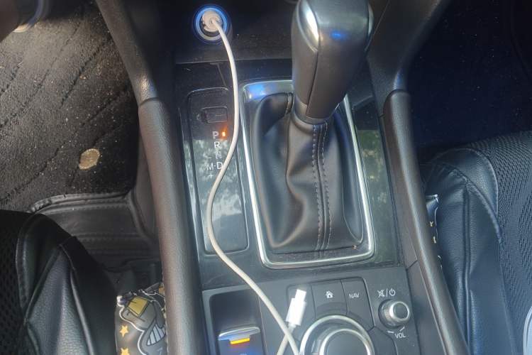 Used Mazda 3 Axela 2017 Hatchback 2.0L Automatic Sport Model China V Emission Standard Gear Lever