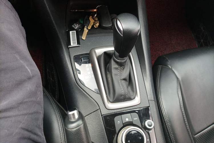 Used Mazda 3 Axela 2017 Sedan 1.5L Automatic Comfort Model China VI Standard Gear Lever