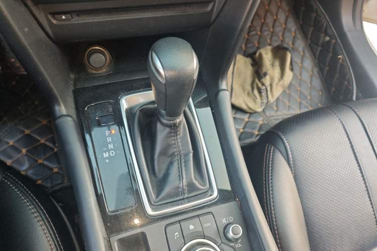 Used Mazda 3 Axela 2017 Sedan 1.5L Automatic Luxury Model Emission Standard China V Gear Lever