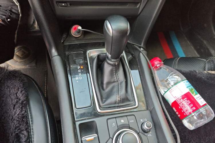 Used Mazda 3 Axela 2017 Sedan 1.5L Automatic Luxury Model Emission Standard China V Gear Lever