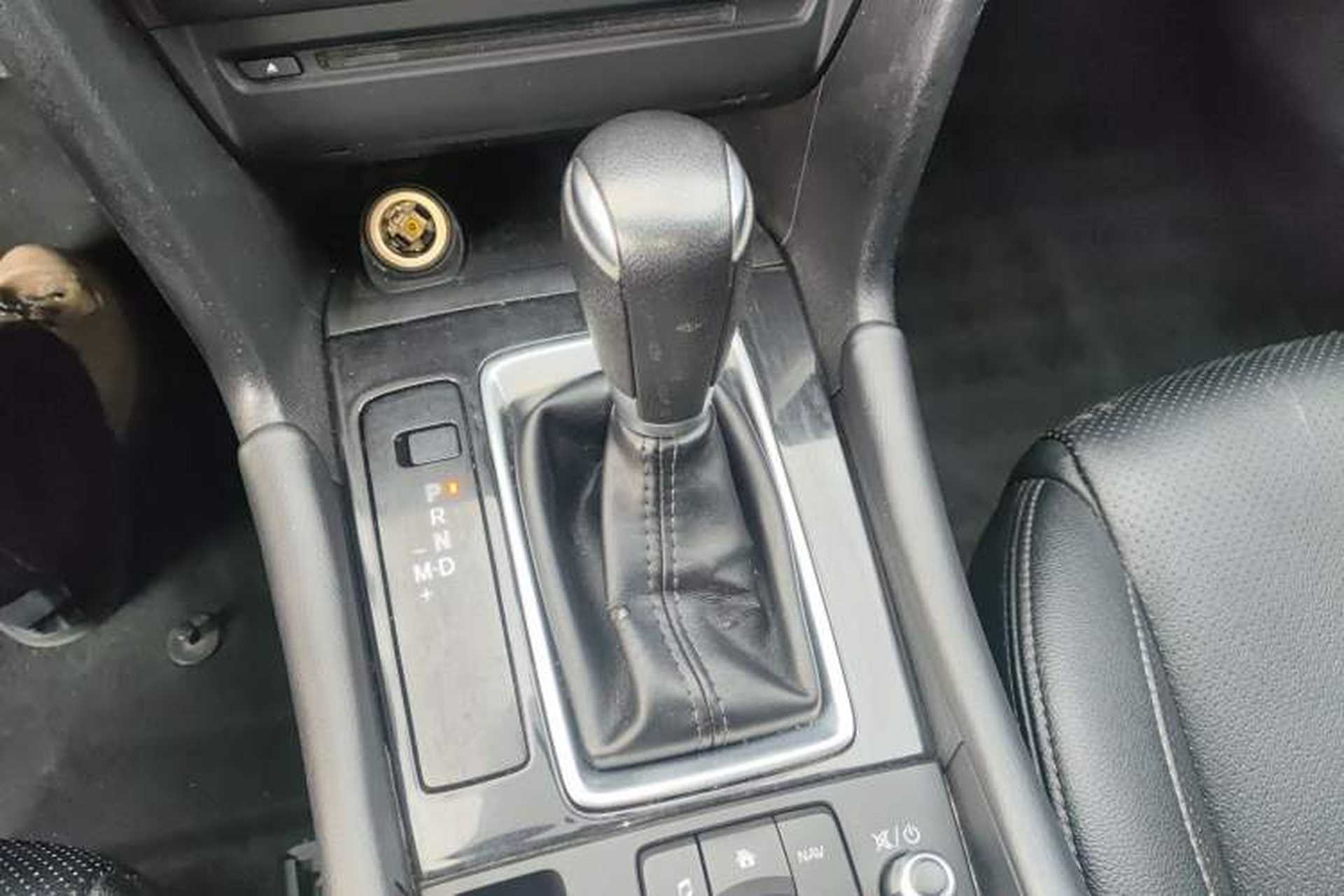 Used Mazda 3 Axela 2017 Sedan 1.5L Automatic Luxury Model Emission Standard China V Gear Lever